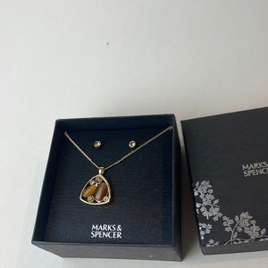 Tiger Eye Pendant Necklace & Matching Earrings Studs